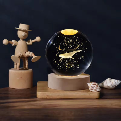 6cm 3D Art Bola de cristal de noche luz regalo de cumpleaños luz de noche luz de madera base de luz lámpara de mesa decoración
