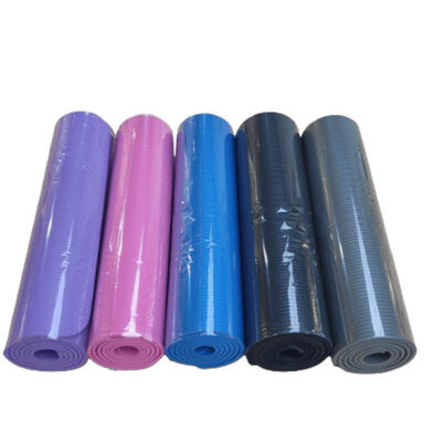 Esterilla de yoga de PVC elaborada con material ecológico de alta elasticidad, perfecta para sesiones de yoga, fitness, siestas y estar sentado durante períodos prolongados. Disponible.