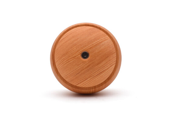 Difusor de diseño minimalista con acabado de grano de madera y base antideslizante