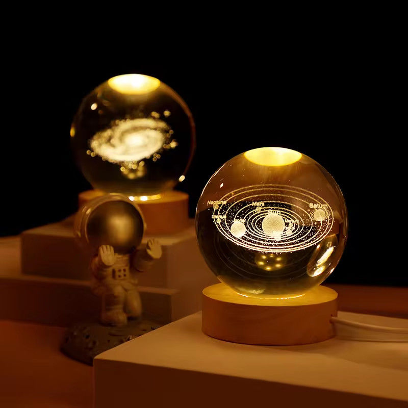 Bolas de cristal de madera USB LED de luz de la bola de cristal Estatua de artesanía Stand Decoraciones para el hogar